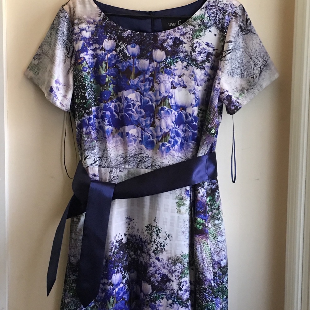 FEE G DRESSE New with tag size 18 . Flower print stain.